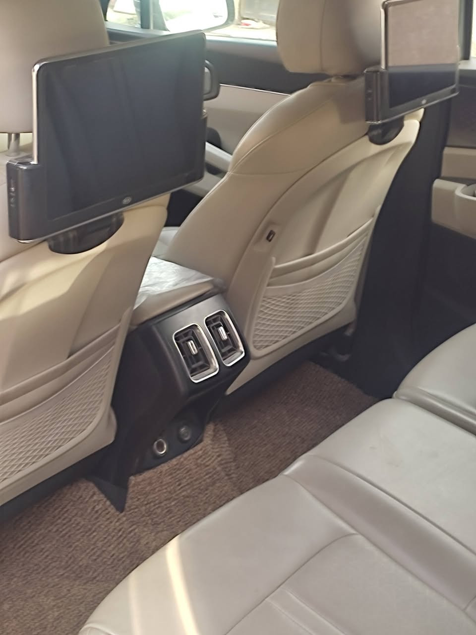 السلام عليكم بيع او مراوس بسورنتو احدث سورينتو وارد امريكا موديل 2021 سبعه راكب محرك 2500 بصمه تشغيل عن بعد بانوراما رادارات تحديد مسار كشنات تدفئه بغداد بسمي سياره جاهزه من كل شي السعر 237  الهاتف ***********
