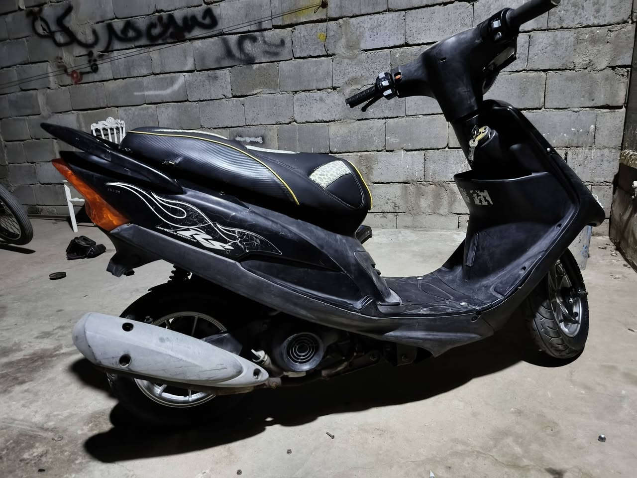 سلام عليكم دراجه ماكس عدله للبيع كلشي شغال بيها نكره سلف سكنات اشاير بك لايت كلشي شغال بيها مفتوحه مره وحده بوشه 49 شلعه ومعدل تأكل الكاع نعومة فول سعر 600 وبيها مجال مكان أبو الخصيب رقم ***********
