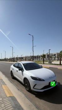 للبيع BYD سيل5    كفالة عامة مشي السيارة مكينة 1856 كم و الكهرباء 3690...