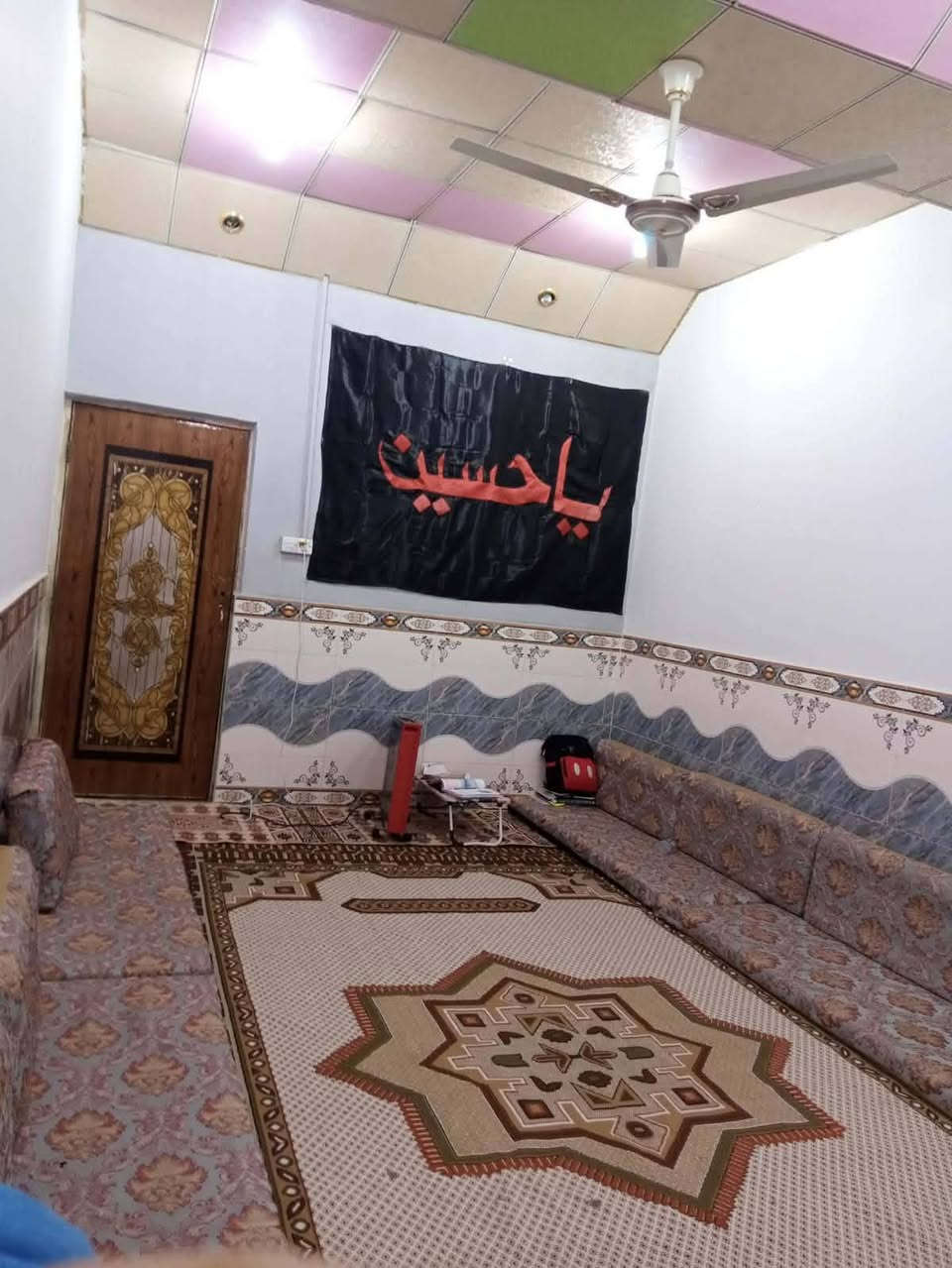 السلام عليكم 
جبتلكم بيت بل حيانيه البيت حلو سعره حلو ومساحته حلوه
بيت البيع في حي الحسين منطقه الرابعه على مستطيل قرب حسينيه روح الله قاطين القاط الأول يتكون من غرفتين +ديوانيه+صاله+مطبخ+مخزن+ساحه+صحيات
القاط الثاني يتكون من ٣غرف+صاله كبيره+صحيات
مساحة البيت 150 متر  نوع العقار اصولي سعره 148 وبي مجال
للتواصل والاستفسار مراسله عله الخاص


**إذا كنت صاحب هذا الإعلان وتريد حذفه لأي سبب، رجاءا أرسل رسالة إلى الدعم الفني**