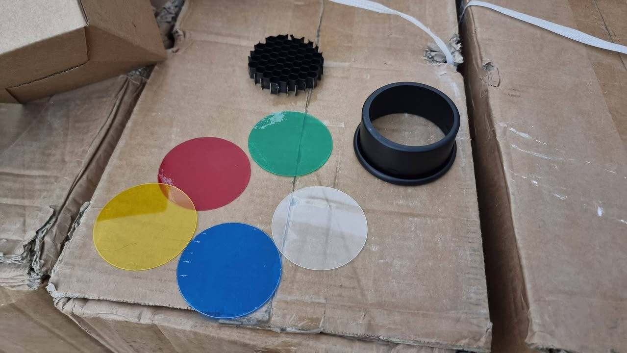 موجه اضاءة بقعة مع 5 الوان RGB حديد 
السعر 35 الف جديد متوفر توصيل


**إذا كنت صاحب هذا الإعلان وتريد حذفه لأي سبب، رجاءا أرسل رسالة إلى الدعم الفني**