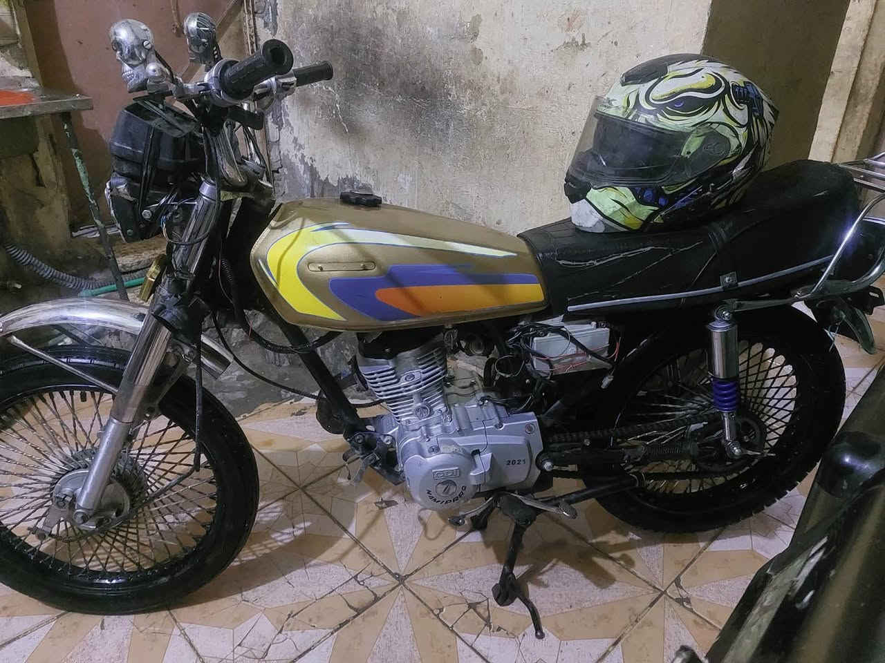 السلام عليكم اربعه كير موديل21 كلك كلك.   مكينته مامفتوحه بيه خيط بخار  ولكابريته يرادله تنضيف لئن تكطع دراجه. نشطه دراجه ويا خوذه  مكاني نجف شارع المدينه   سعره 260 وبيه مجال  قليل


**إذا كنت صاحب هذا الإعلان وتريد حذفه لأي سبب، رجاءا أرسل رسالة إلى الدعم الفني**