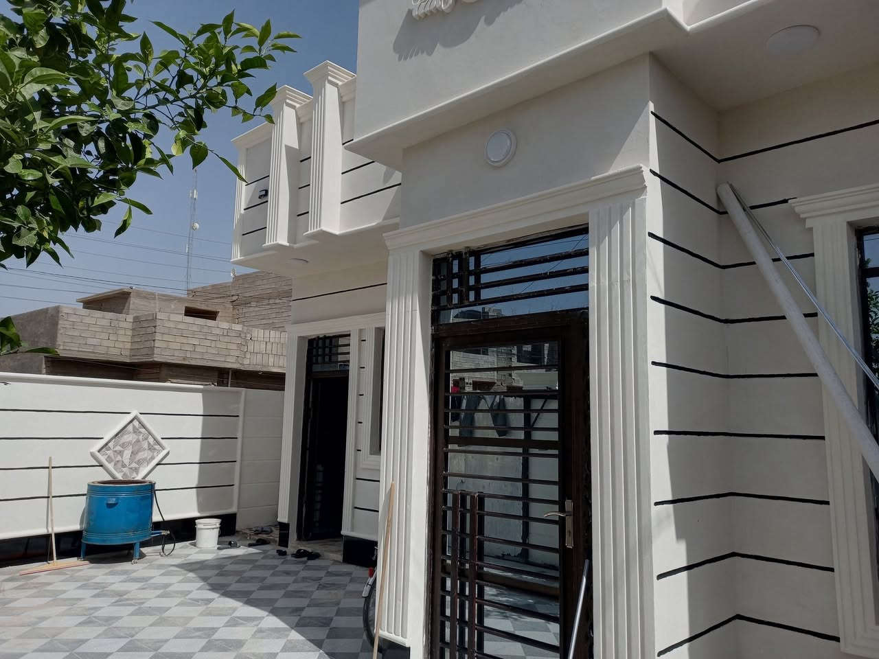 بيت ركن زراعي للبيع مساحه اكثر من 200متر قرب جامع الرؤوف الرحيم  السعر ٦٥بي مجال هذا رقمي ***********
