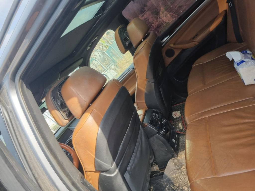 ژم،،،،***********
ئەم سەیارە بۆ فرۆشتن  مەکینەی شەش بستۆنی گازە زۆر زۆر بەقوەتە ماشەڵا گێڕ کوبرایە🚀🚀 4×4  دەبڵ ئەکسلە  لۆک ماوەتەوە سەیارەکە
علوجەو هیچی نیە ئەوروپیە بێ بۆیاخە  گێڕو👌 مەکینەو تەقەو ڕەقەو تەبرید بەشەرت ماشەڵا زۆر جوانەو مواسەفاتی باسناکرێت پانۆراماو جڵدو هیتەرو کوشن کارەباو فول فول  مواسەفاتە ئەوەی پێی نەبوبێ نازانێ چۆن سەیارەیەکە سعری تەنها 58گەڵاو معامەلەیە هەرزانتر لەبازاڕ،،
تەنها جوابی تەلەفون ئەدەمەوە🤍🤍 حلبجة, السليمانية
