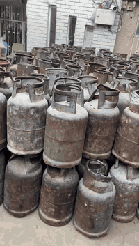 السلام عليكم اسطوانات غازحديد للبيع سعره ٤٢ ونص مكاني مدينة الصدر ***********
