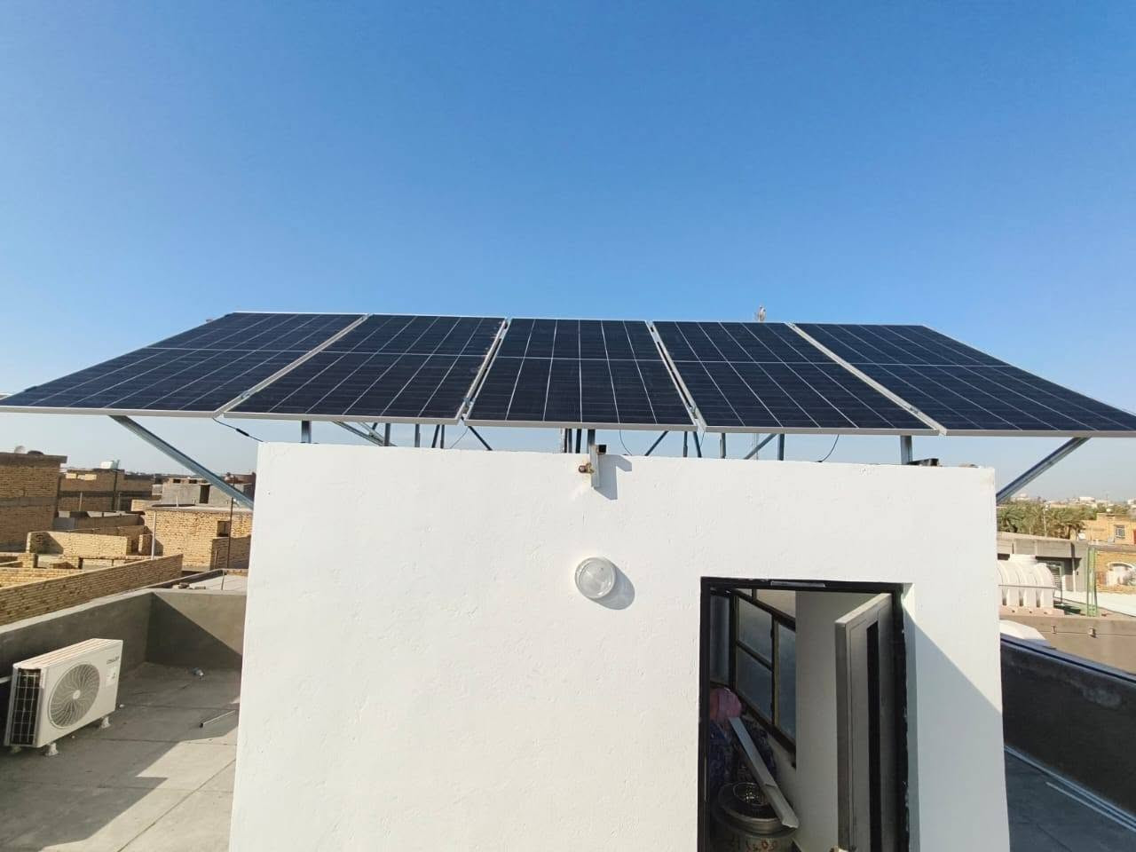 مستمرين بتجهيز منضومات الطاقه الشمسيه🌞 للحصول على (طاقه نضيفه وبيئه نضيفه 🌈🌿) 

تم تجهيز  منزل بمنضومه طاقه شمسيه ⚡⚡
بمقدار 20A نهاري +10A ليلي لمده 4ساعات 🌠
بالاعتماد على 
1- انفيرتر من ماركه فلستي 6kw   ضمان 5سنه 
2-بطاريه من ماركه فلستي 10kwضمان 5 سنه
3-الواح ماركه فلادلفيا 600w ضمان20سنه

للحجز و الاستفسار التواصل واتساب 
قسم الصيانة / ***********
قسم المبيعات/ ***********
سوق الطاقه الشمسيه في العراق
