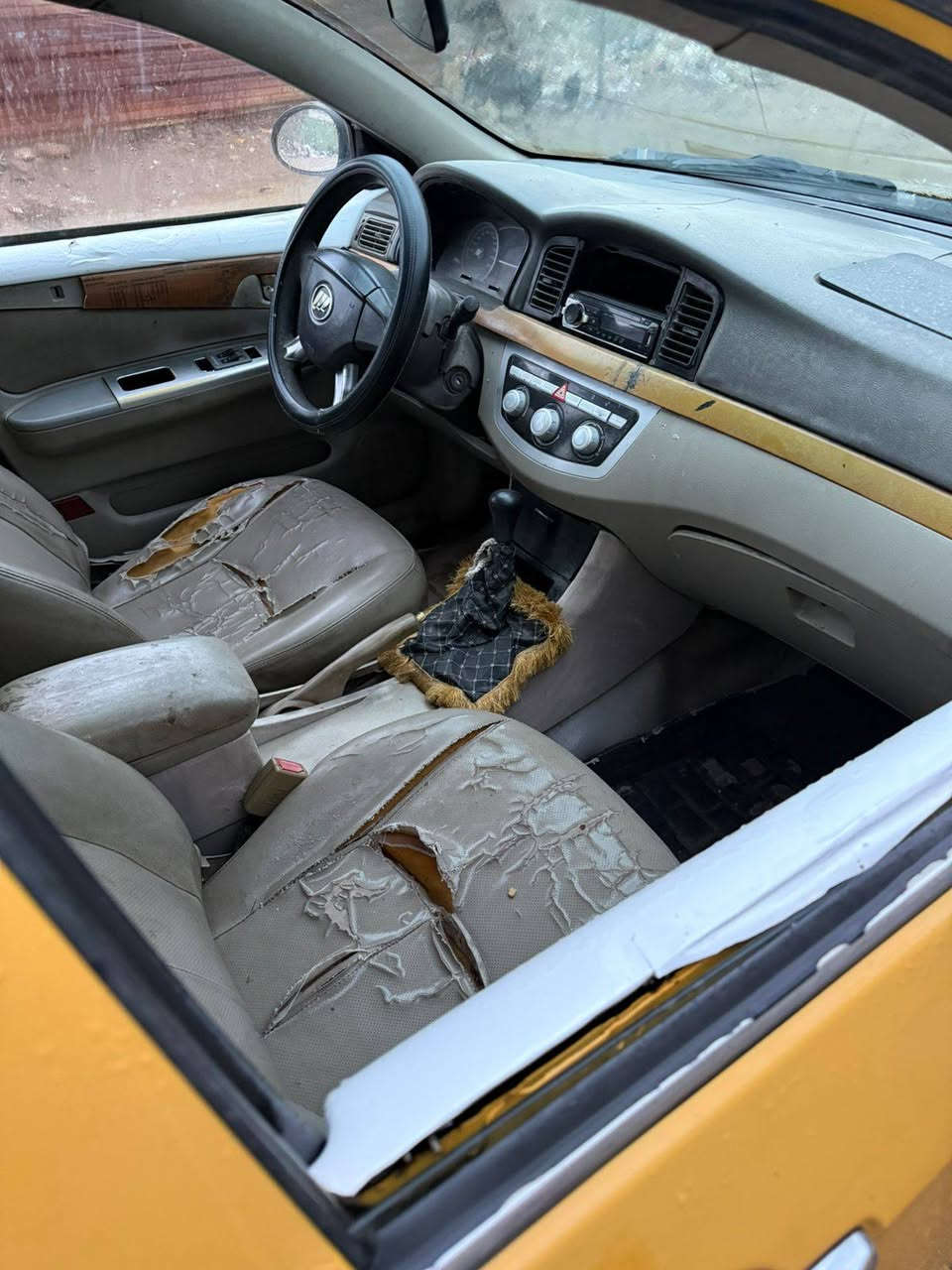 السلام عليكم ليفان للبيع مديل 11 خير من الله رقم بغداد احمر سنويه عضم عاج مالكه  بلديوانيه ماواصله حداديه نضيفه غرفه جلد على اللبلاد كهربائيات شغاله مكاني بابل السياحي السعر 13 التفاصيل *********** فقط بيع
