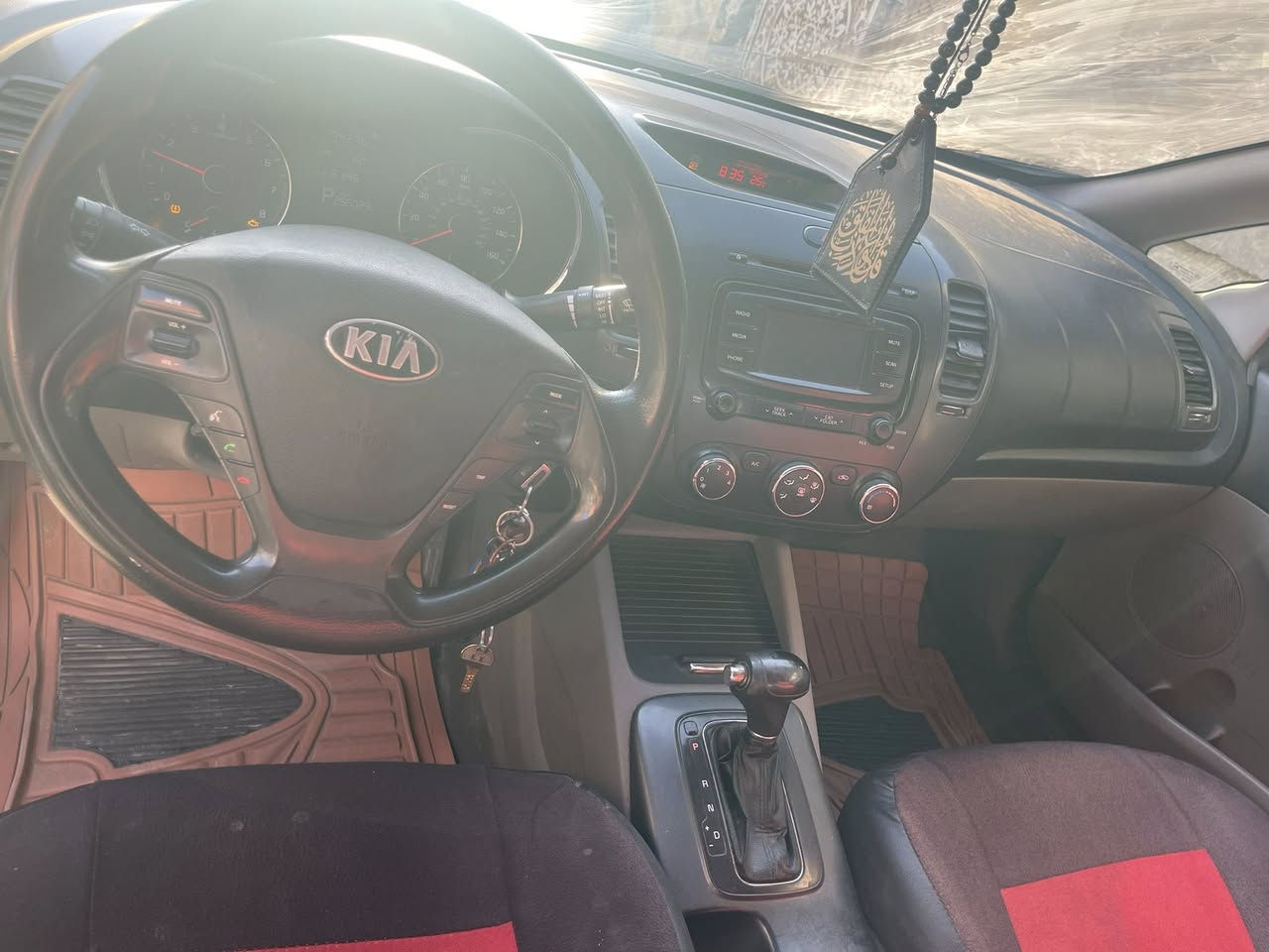 السلام عليكم كيا فورتي وارد امريكي 2016  سياره ابسمي  جاهزه مابيه نقص  السياره حادثه  جاملغ  الايسر وبيه رش باب وبيه  بارد  عارضه  95  مكاني المشتل   للستفسار ***********
