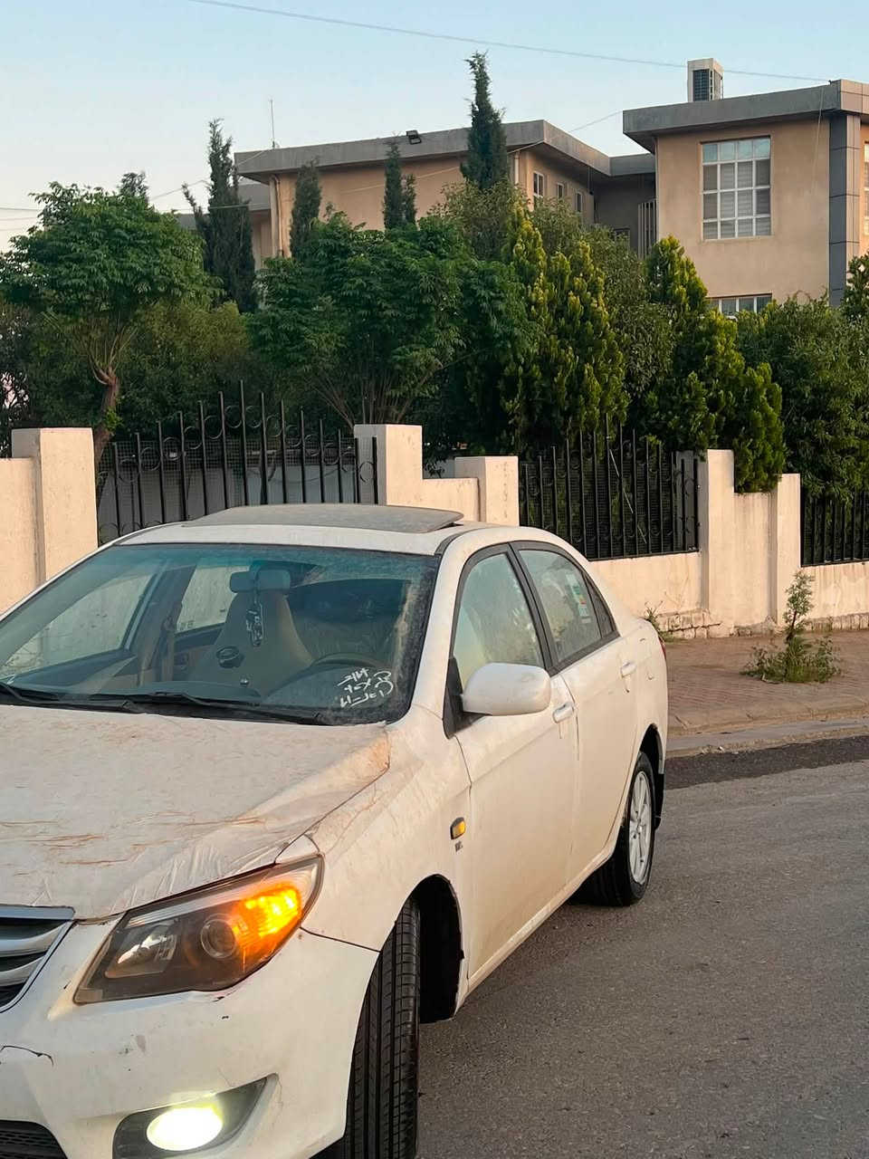 بیوایدی مۆدێل ٢٠١٤ مەکینەی ١.٤ ی بیلادی سەیارەکە بێ عەیب و جوان و ڕێکو پێکە
سڵایدە
بەسمەیە
کوشن جڵدە
شاشە و کامێرە و حاسەیە 
سەیارەیەکی گەنجانە و جوان و ڕێک و پێکە ٤ تایەی لۆکی لە ژێرایە قرچێکی بچوکی پێشەوەی هەیە ناوەوەی نەگرتوە 
ئایەرباگی تیانیە ٥٥٠ دۆلار خرامەی تیایە دوای معامەلە پارەکە ئەگێڕمەوە سەنەویشی بەسەر چوە و بە زەمانی تەحویل و بێ کێشەیە سعرێکی زۆر هەرزان ئەڵێم لەو سعرەیە دەست ناکەوێ
سعری ٤٣ گەڵاو معامەلە 
ڕەقەمی واتسئەپ ***********
