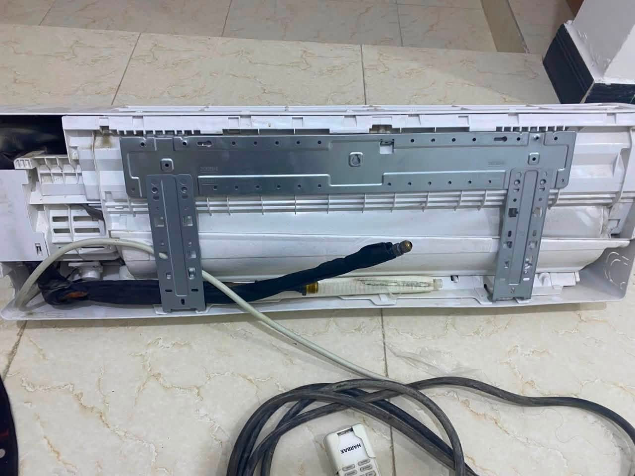 السلام عليكم اخوان قطعه داخليه 2طن  جديده مابيه اي شي العنوان الجنينه شارع البهو ***********
