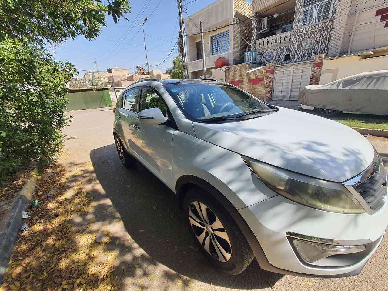 للبيع سبورتج رقم بغداد موديل ١٤ ... السيارة نظيفة فول مواصفات 
بصمة + بانوراما + كشنات جلد+ كامرة خلفية بلادي+ حساسات+ مري شفط
تبريد جيد جدا
المكينة ٢٠٠٠ دوش السيارة بيها بارد بهلال الجاملغ الخلفي جهة السايق + وشبر طخة وصبغ بين الباب الخلفي والجاملغ الخلفي جهة عكس السايق 
غير متواجد على الفيس
السعر ١٤٨ ورقة بيها مجال بسيط
للإستفسار الاتصال على الرقم 
***********
ا
