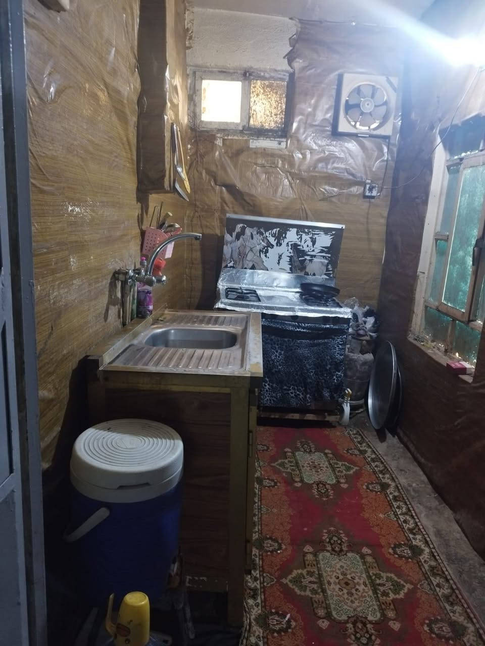 بيت للبيع النجف المناذرة 
مساحة150 ( استقبال وصالة وغرفتين ومطبخ حار وبارد ومساحة خارج البيت مع الصحيات)

***********

