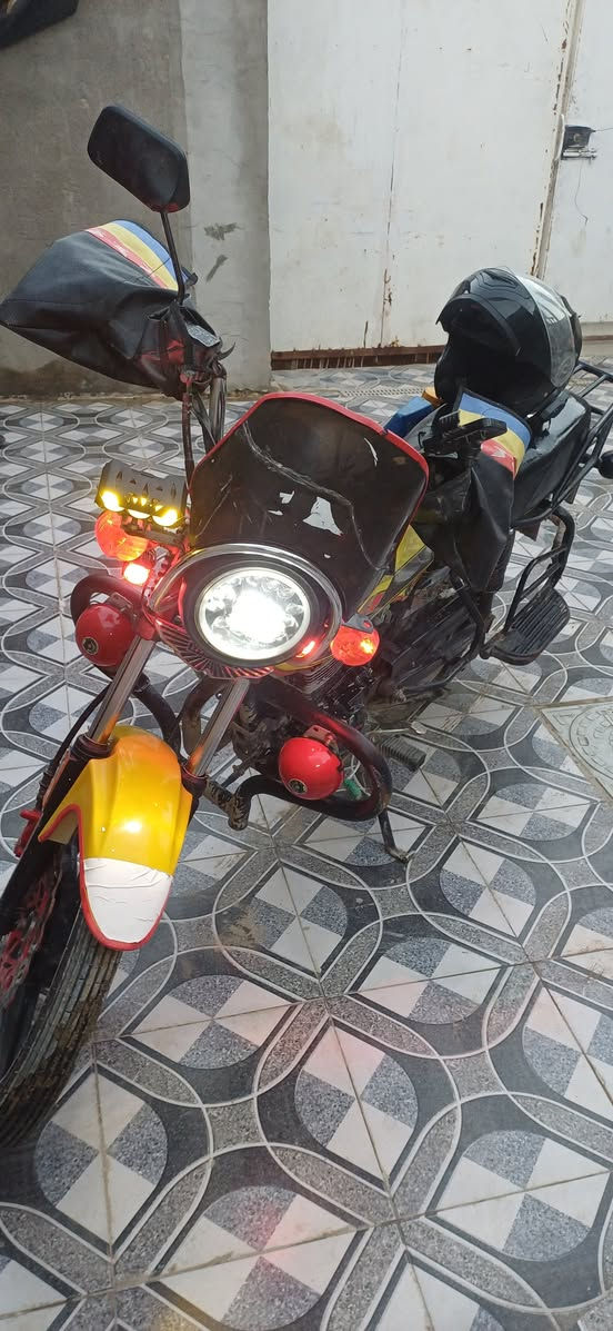 دايون هوشا 23 رقم نجف انكليزي  سنويه 2030 محرك ١٥٠ دراجه فول كهربائيات نكره سلف نقصها بس صفاحيات 
*********** موجود واتساب 
1650000 وبيه مجال
