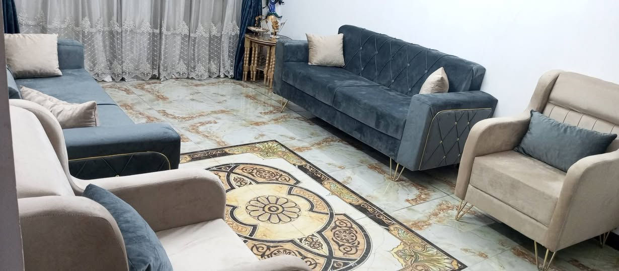 السلام عليكم تخم للبيع قبل 10ايام من اخذنا جديد 
300وبي مجال قليل عشر مقاعد
***********
