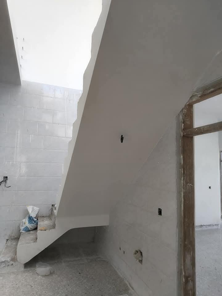 السلام عليكم كادر جص وبياض متفرغ حاليا 
الكادر متكون من ٤ خلفات 
شغل درجه اولى 
مساطر كبان وخيط 
شغل جدًا نضيف 
  التزام بالوقت والعمل 
داخل بغداد فقط
للاستفسار ***********
يوجد واتساب
