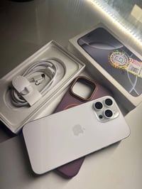 للبيع ايفون 16 برو ماكس لون تيتانيوم  بطاريه 100  مشحون 144 مره  دبل س...