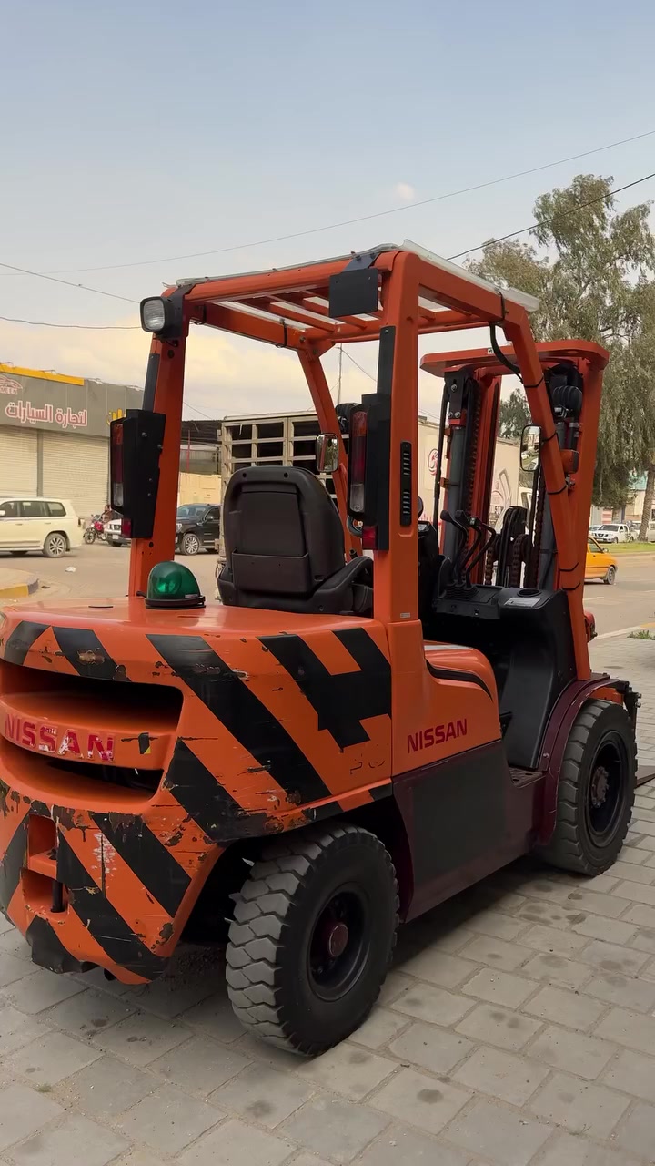 السلام عليكم 
رافعة شوكية نيسان الحجم (3)طن (3)حركات (3)سلايتات موديل 2013
محرك ديزل وارد يابان 
للعم مستخدم يابان فقط 
ساعات العمل 2000 ساعة
الرافعة مكفولة كفالة عامه ع وضعية الشركة
العنوان بغداد باب الشيخ تقاطع الكرينات كراج الحرباوي
الاستفسار الاتصال ع الرقم أو عبر الواتساب 
*********** باداره سامي الخزعلي 
يوجد خدمة توصيل لجميع محافظات العراق ￼
‏
