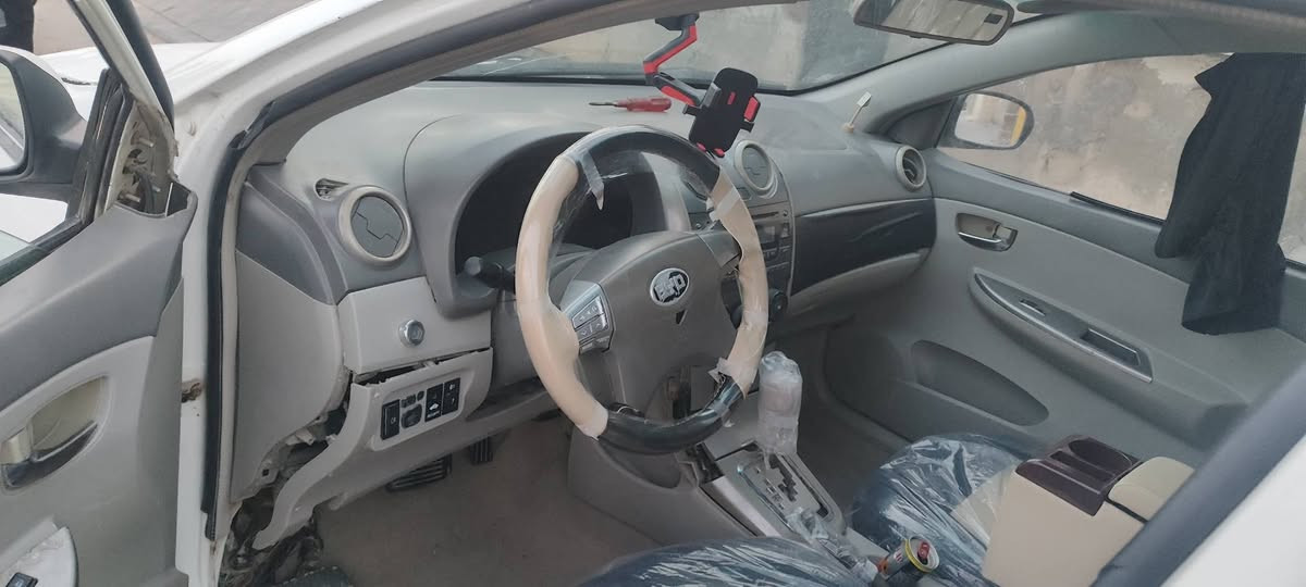سلام عليكم بي وايدي مديل 13 سنويه منتهيه راعيه بالبصره بالكزيزه محور كير ومكينه كورله بيكاجو الف 600 مكينه جديده عندك الكير يخر نمره الثالثه فقط تبريد عوزه بس كمبريسر مبدل دعاميه وجاملقات الكدام السياره بيهي خياسات قليله شوفت عينك بتصوير بصمه عطلانه وتنته والباقي كهربايات شقاله ستيرن شويه بي ثكل مكان السياره بصره زبير سعر 25 ورقه وبيه مجال الشراي رقم *********** واتس فقط
