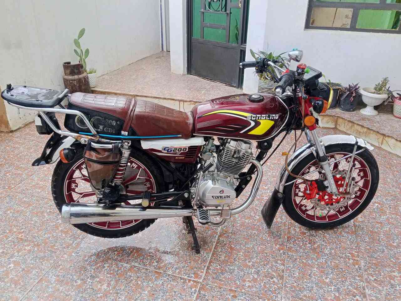 السلام عليكم دراجه ايراني مديل 25دراجه كلها شغال شاشا اكترونيه كلها مفوله مابيه نقص شي منفيس سويحات تخم مزوده  وضع شركه مكاني سامراء 
السعر550بيها شويه مجال 
مستعجل مستعجل مو تكلي ليش هيج مناسبه كلش مستعجل 
***********
