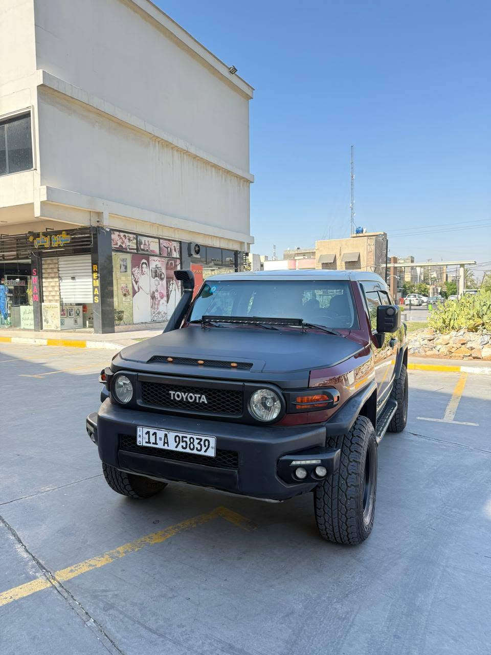 السلام عليكم
Fj موديل 2008 خليجي السيارة بدون صبغ
ماشية ٣٨٠ الف كيلو
السيارة فور ويل 
السيارة عليها هواية اضافات وهي مواصفات الfj العادية
شادلها ليد بار على البنيد
بيها اريل وقاعدة اريل مزدوجة وجليكان وقاعده جليكان
حساسات خلفية وكامرة خلفية وقاعدة كامرة
قاعدات اكواب
شاشة جبيرة داخلية تدعم كار بلي واندرويد اوتو
سنروكل
كفرات ماصدات
يدات حديد 
دركة كاربون فايبر 
بروجتكر خلفي
هوك خلفي
ويل اسود براند 52
السيارة معلاية ٢ انج
السيارة نظيفة حلوة 
ب ١٦٥ وبيه مجال شوية 
(ملاحظة البنيد جارد ومغلفة)
وعندي تقرير كامل للسيارة فاحصها يم الباشة من مشتريها
مع الشكر

للتواصل خاص او واتساب مسجات ***********
