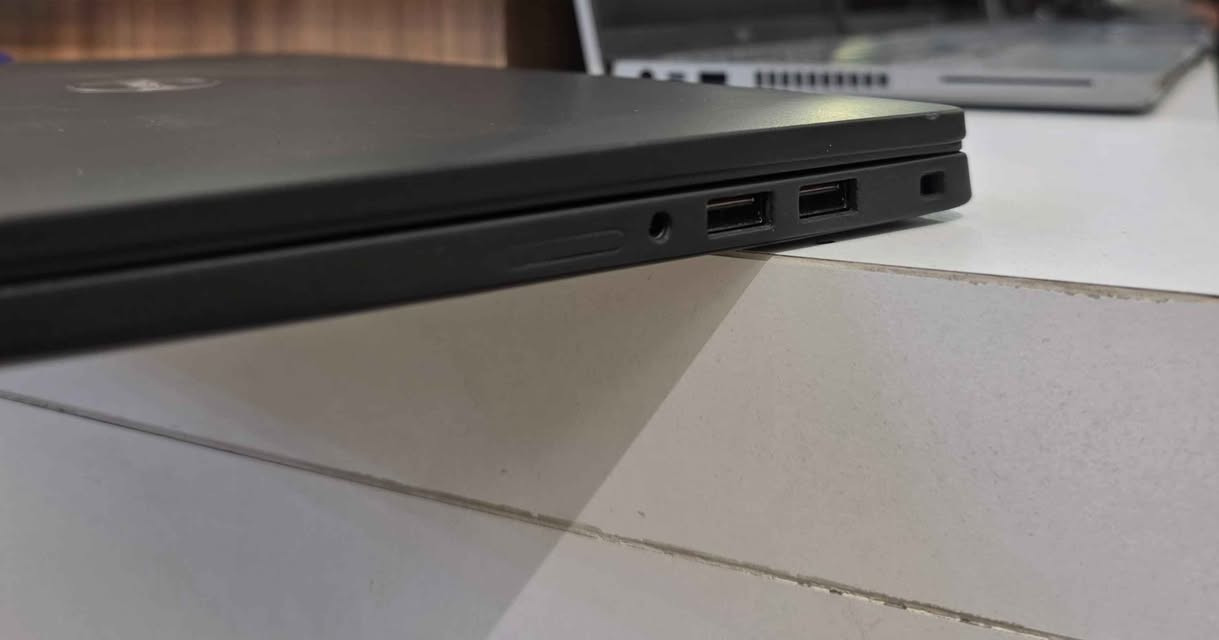 🔅 الموديل: Dell Latitude 7410

🔅 التصميم: نحيف جداً (Super Slim) + شحن Type-C

🔅 الشاشة: 14.0 إنج بدقة FHD

🔅 المعالج: Intel Core i7 — الجيل العاشر

🔅 الذاكرة (RAM): 16 جيجابايت DDR4

🔅 التخزين: 256 جيجابايت SSD

🔅 كرت الشاشة: Intel UHD Graphics — سعة 8GB
🔹 الحالة: وارد اوربي غير مستعمل بالعراق (كالجديد) نظافة 95% فما فوق 
🔹 البطارية: بحالة جيدة (ضمان ساعه فما فوق)

🔷️ السعر الكلي : 400.000 الف دينار 
(شامل التوصيل مجاني مع هدايا حقيبة وماوس )

■ ضمان(١) فحص وتشغيل امام المندوب 
■ ضمان(٢) استخدام اسبوعين اي خلل مصنعي يتم الاستبدال بنفس الموديل المصيب, بابل


**إذا كنت صاحب هذا الإعلان وتريد حذفه لأي سبب، رجاءا أرسل رسالة إلى الدعم الفني**