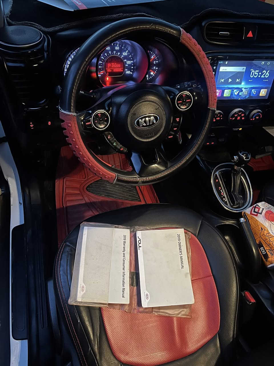 سلام عليكم للبيع كيا صول 2019 رقم كربلاء بأسمي سعر118 وبيها مجال سياره نضيفه ودواخله جدا نضيف مكاني كربلاء سياره بيها ٤ قطع فقط واضحه بل سونار وبيها دحجه بل جنطه مصورها اخير صوره هيه والضربه مال امريكا هم اخر صور سياره تخم تاير وويل ودوشمه جديد وايرباك الطاك فقط البرده مكاني كربلاء رقمي *********** او ***********  شاصي ومحرك ولغد وكير مكفول وواضح بل سونار ايضا
