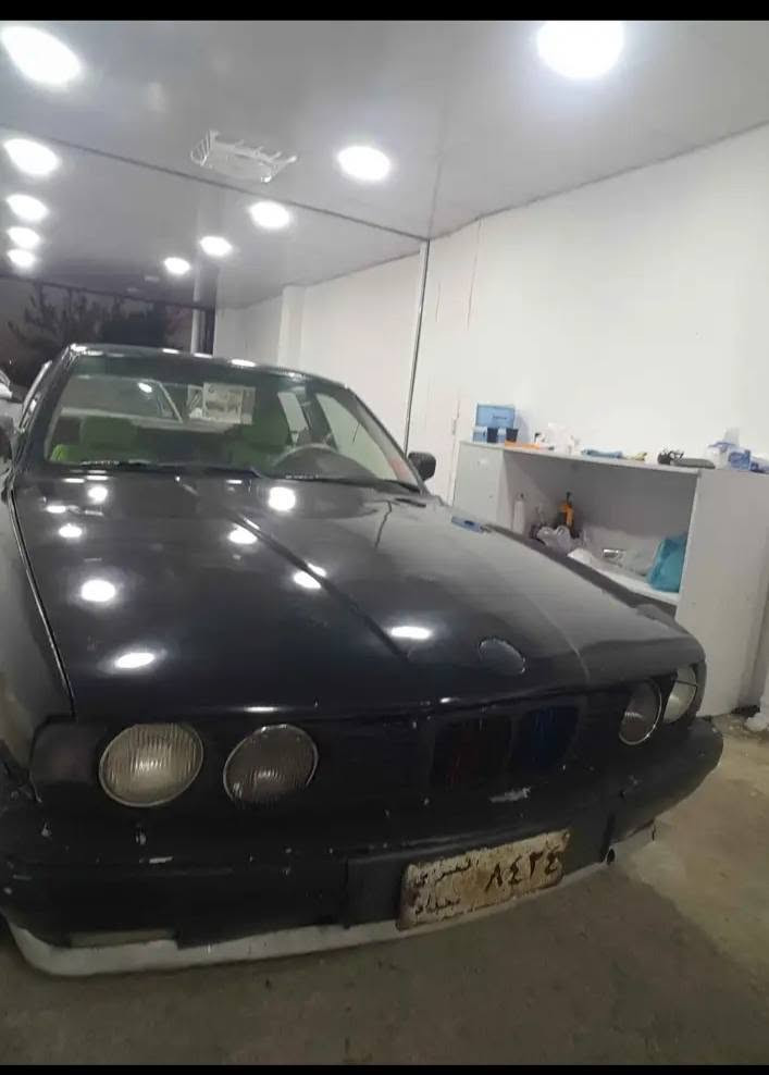 بۆ فرۆشتن. .. BMW .. سەیارەکە بێ سەرەتایە مالی مەدەنی و دزیاری بەشەرت ... رەقەم شانسی پێوەیە . .. مۆدێل ١٩٩١... مەکینە ٢٠ کەپسی دجیتال. ... گێڕ عادیە. .. کارەبای و گێڕ و مەکینە و ئەکسل بەشەرت. .. باقی بای پارەکەیە سەیارەکە. .. سعری تەنها ١١ گەلاو کەمێک مەجالی برایانە. ... نامە مەنێرە گەر موشتەرئ تەلەفۆن بکە  *********** كويسينجاك, أربيل
