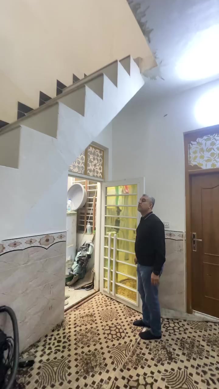 بيت في حي الانصار مساحة 60 متر طابو صرف بناء جديد طابوق جمهوري كله صب حي الانصار شارع الحرفين قرب اسواق ابو نبأ السعر 75 وبي مجال 
***********
