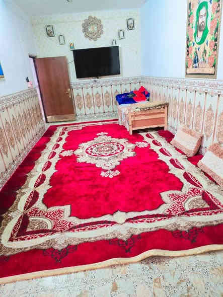 دار للبيع مساحه ١٠٠متر قاط ونص العنوان بغداد الحسينيه الراشديه خدمات مسقط رقم *********** قرب مدرسه ابو مهدي المهندس شارع 20 السعر ب 50 وبي مجال
