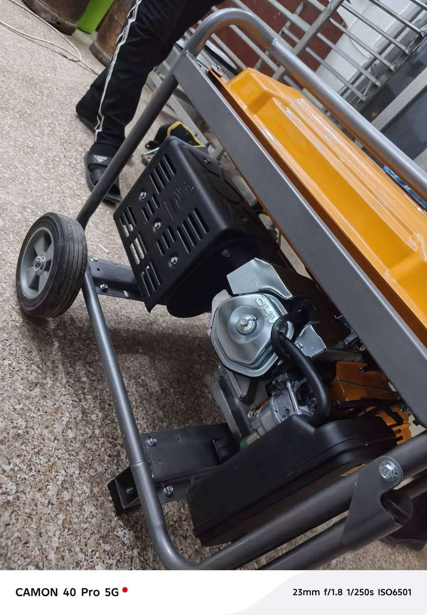 مولد للبيع بعده جديد بل كارتون ماستخدم سعره بلاش 650 وبي مجال وإني اخذته ب 750 
***********
