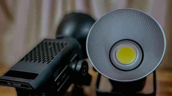 اضاءة فديو مستمرة 250 واط من شركة YSKE 
باي كلر 
شمسي ابيض ثلجي
تحكم كلفن
تحكم بقوة الاضاءة 
شاشة كبيرة 
فانات تبريد عدد ٢ صامت
تحكم تطبيق موبايل
جديد متوفر توصيل  ***********
