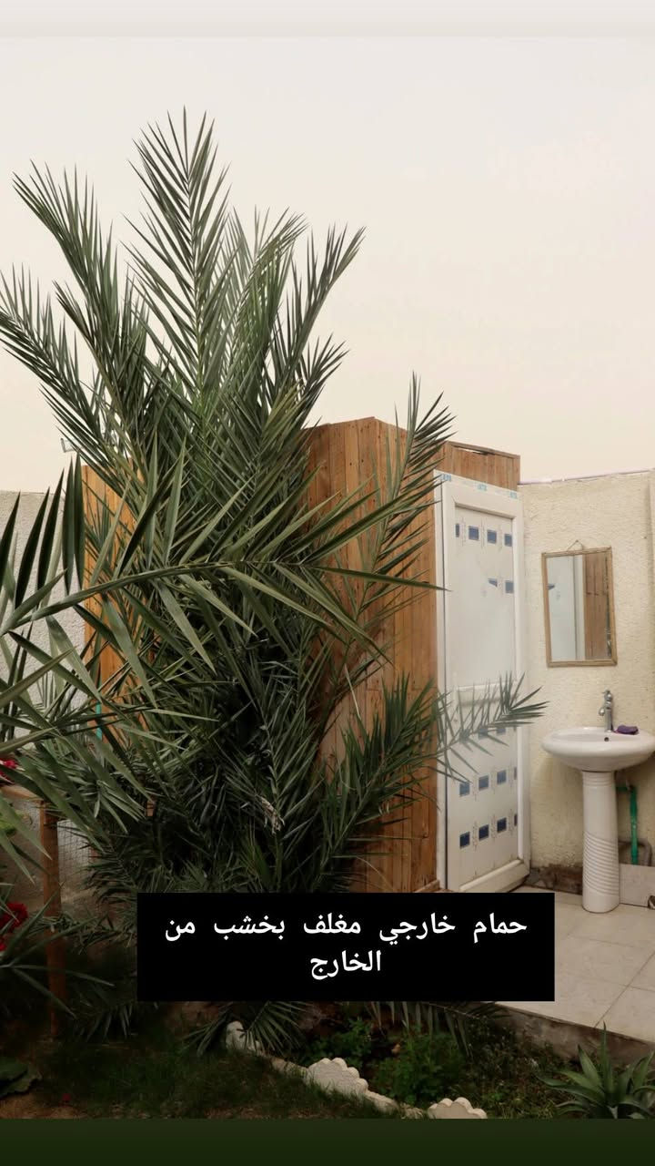 بيت للبيع في مجمع الاحرار السكني
خلف المدينه الرياضيه ..البيت ركن طابو صرف 200 متر
... مقابيل المنزل خدمات(مساحات خضراء قيد الانشاء) المنزل قريب من مدارس ثانويه وابتدائيه 
المنطقه تحتوي على جميع الخدمات [ماء كهرباء شوارع مبلطه]
 ...المنزل يحتوي على غرفتين 
و٣ صحيات ٢ داخليات وواحد خارجي 
استقبال كبيره 
صاله 
مطبخ 
حديقه وكراج 
المنزل مجهز بمنظومه كامرات حديثه جدا  تباع مع المنزل
والمطبخ يباع من ضمن المنزل
 المطبخ تفصال تركي درجه أولى مده الاستخدام اقل السنه 
.
.
سعر المنزل 295 مليون 
للإستفسار الاتصال على ***********
