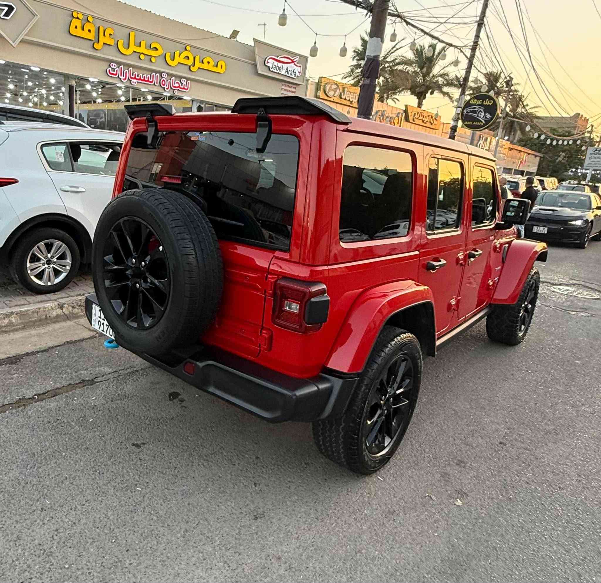 🌹🌹تحية طيبة🌹🌹
جيب رانكلر 2024 احمر 🔥🔥🔥
امريكي حادثة فقط دعامية تعتبر كلين 
صور الحادث مرفقة بدون دواخل 
مواصفات
بلكن 3 انظمة قيادة / بصمة تشغيل وابواب وتشغيل عن بعد / سقف منفصل / شاشة كار بلي الجبيرة / جام اوتو /
تبريد قطعتين / مود درايف 
ماشية 43 الف 
محرك مفتوح هسه يشتغل بانزين عادي 
كير مكفول 
رقم بغدا د الجديد باسمي 
السعر 270 ورقة او مراوس 
مكاني بغداد معارض الكريعات 
*********** بغداد, العراق
