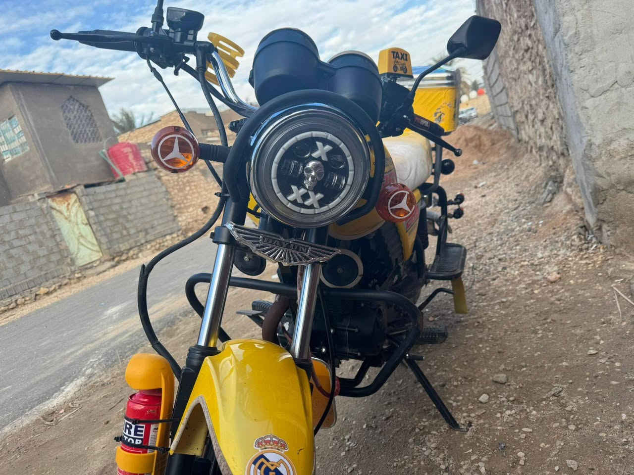 السلام عليكم دايون نفخ للبيع محرك 200 كتابه حمره مديل 22 طالعه ب23  الدراجه تخبل كل نقص مابيها اشاير عالي ناصي رماش كل شغال وعليها تزويد عمبار كلج رياضي الدراجه مداريها دهن بانزين صوت المحرك مينسمع سعرها 1600 وبيها مجال للشراي مكاني كربلاء حي العباس قرب النافوره ***********
