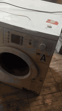 غساله اتوماتيك شغاله 
حجم ٩ كيلو 
نوعيه تركيا درجة اولى 
السعر ١٥٠ وبيها شويه مجال 
*********** 
***********
