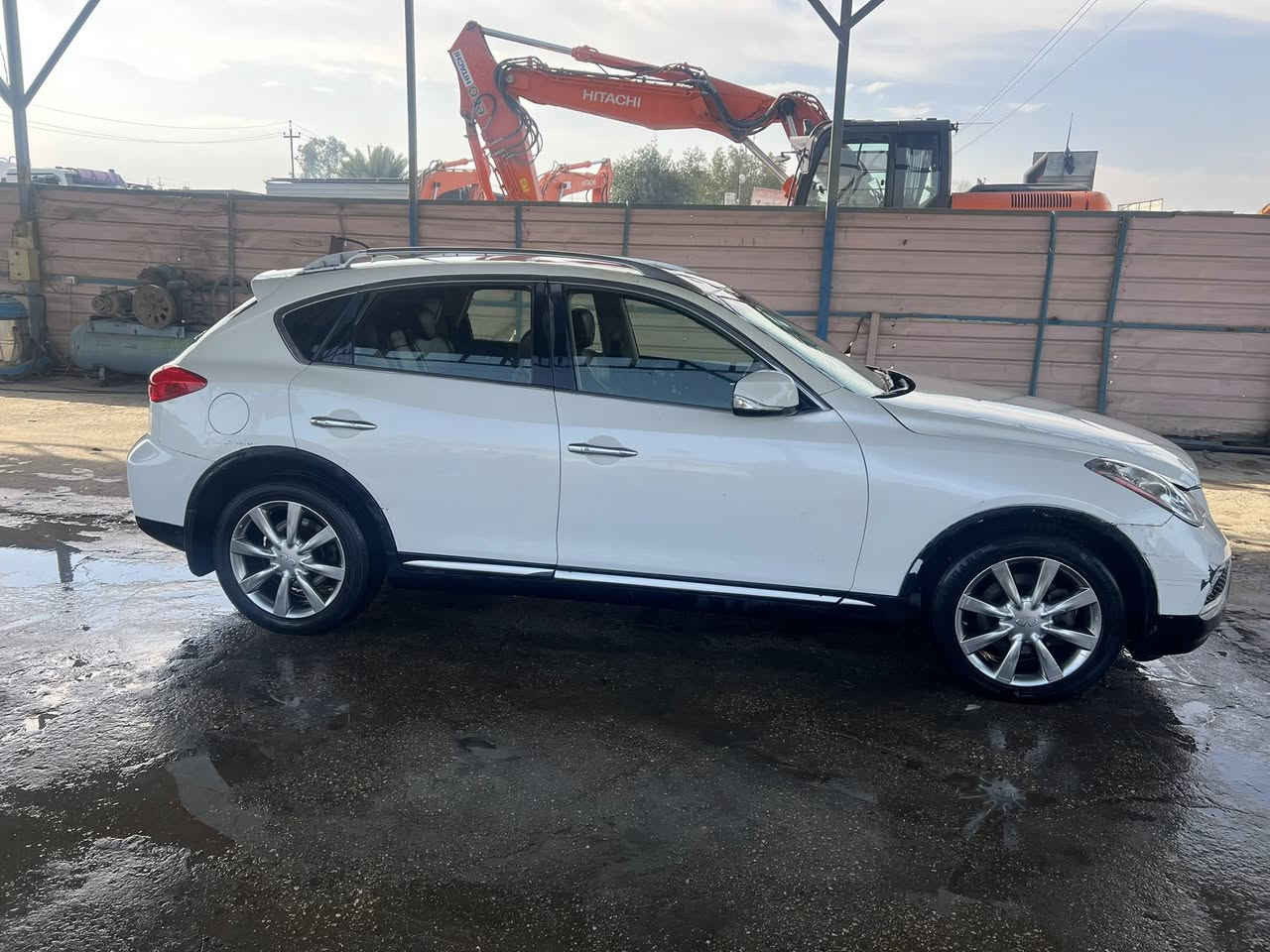 سلام عليكم نيسان انفنتي موديل ٢٠١٧ رقم بغداد السياره حادثه جاملغ وباب بدون دواخل محرك 6سلندر فول واحد على واحد بيع أو مراوس حسب القناعه رقم التلفون ***********
