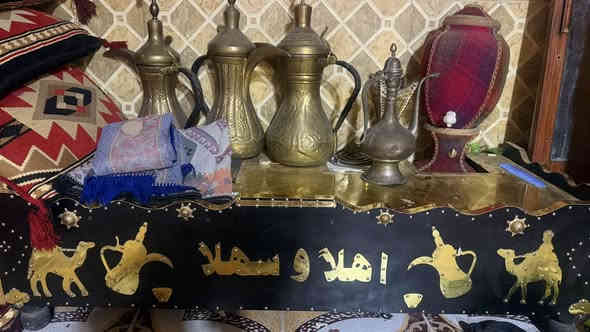 منقله مع سيت كماكم ومهابش وبير  ونايلون جادر مطري مال بحيرات طول ٢٤ متر عرض ٩ ويوجد جادر شبح حديد وقماش طول ٢٠ متر نضيف *********** البصره القرنه
