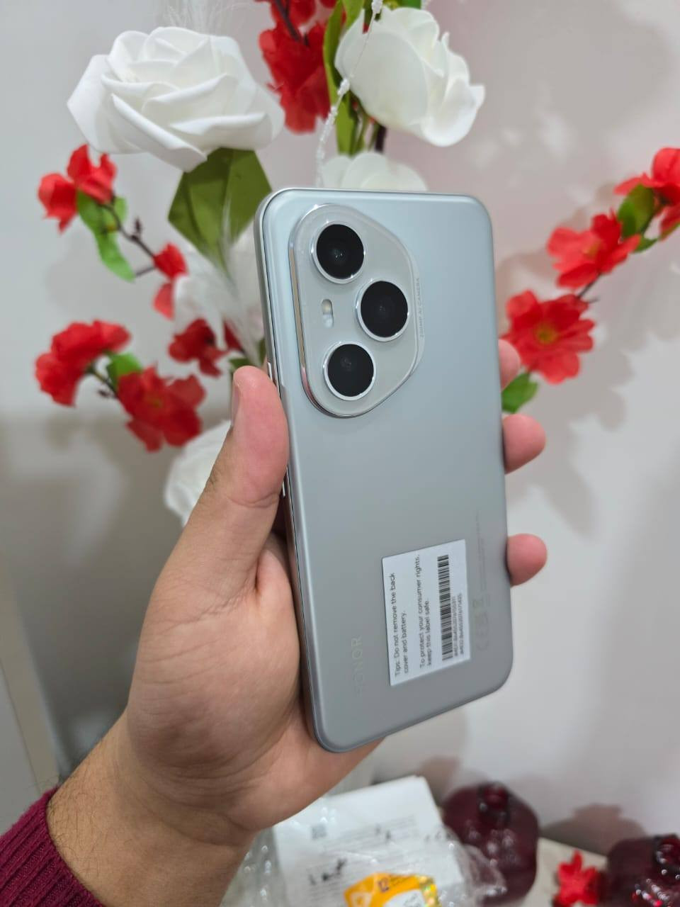 سلام عليكم ورحمه الله
هونر 400 برو ذاكره 512 لون سلفر 
غراضه كامله نضافه 100/100 خدش مابي 
مكفول من كلشي للبيع او مراوس 
ويا شاومي 15 تي برو فقط 
مكاني بغداد كرخ 
***********
