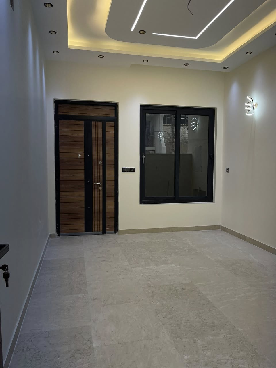 السلام عليكم

مشتمل المساحة 80 م الواجهة 4 م النزال 20 م 

📍حي البنوك قرب سوق الميثاق

بناء درجة اولى 2025
يحتوي على ( صالة + مطبخ + حولي + خدمات + غرفة نوم )
الطابق الثاني( غرفتين نوم + خدمات)   

 للأستفسار  :
 *********** :📞
     
او زيارة موقع المكتب :

(                الهدف للعقار                      )

حي البنوك -شارع الكنيسة بأتجاه جسر البنوك مجاور مكوى ريحانة
