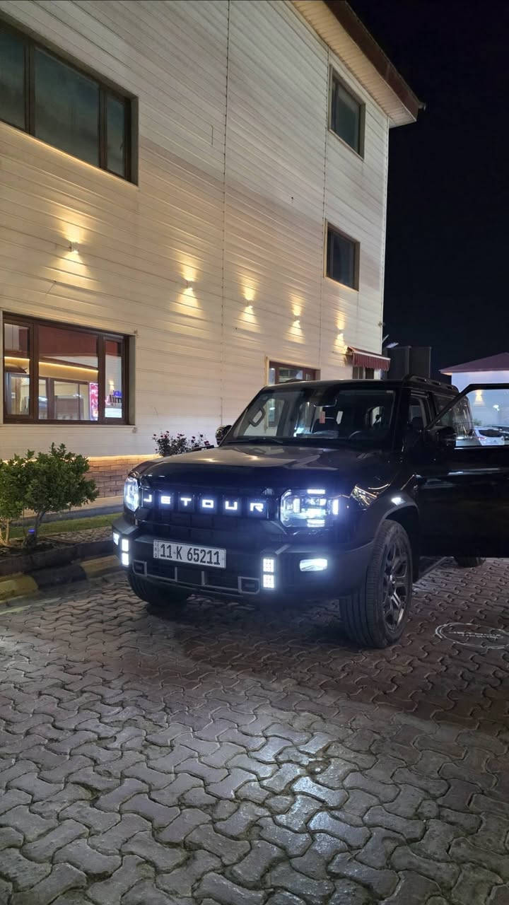 (بلك-ان هايبرد🔋)جيتور T2 1.5L Plug-in Hybrid LUXURY
___________________
مكاني كربلاء 
***********
___________________
هايبرد
وكاله هارلم
الموديل: 2026 (خليجي)
العداد: 14000
تمشي بل شحنة الوحدة بحدود ال 140 كيلو 

المحرك: 4 أسطوانات 1.5L تيربو + محرك كهربائي القوة الاجمالية 380 حصان
عزم الدوران (نيوتن-م): 610
ناقل الحركة: أوتوماتيكي مخصص لنظام الهايبرد 3DHT
نظام الدفع: نظام دفع بالعجلات الامامية
سعة البطارية كيلووات/س: 26.7
بشحنة كهربائية وتعبئة وقود كاملة يصل المدى إلى 1100 كم
✨️
الضمان الأساسي: 6 سنوات وعداد كيلومترات مفتوح
ضمان المحرك: 10 سنوات او 1،000،000 كم (أيهما اولاً / للمالك الأول)
ضمان البطارية : 8 سنوات او 150,000 كم (ايهما اولا)
المواصفات
*فتحة سقف بانوراما بقياس 1.1م
*إطارات قياس 20 إنچ
*الصندوق شفط
*الشباك الامامي شعار جيتور مضاء
*عروض ضوئية وموسيقية استعراضية
*رادار تفاعلي
*نظام القيادة شبه الذاتية
*نظام الكبح التلقائي في حالة الطوارئ
*كاميرات محيطية 540 درجة
*حساسات أمامية وخلفية
*نقطة العمياء
• تحذير مغادرة المسار
• المساعدة للبقاء في المسار
*شاشة التحكم بقياس 15.6 إنچ
*شاشة القيادة بقياس 10.25 إنچ
*نظام صوتي 12 سماعات من Sony
*نظام أبل كاربلاي وأندرويد أوتو
*نظام اوامر صوتية
*المقاعد من الجلد الفاخر
*مقعد السائق والراكب كهربائي و مبردة
• ذاكرة مقاعد امامية لحفظ 3 وضعيات
*إنارة محيطية متعددة الالوان
*عتبات الأبواب مضيئة
*مصابيح أوتوماتيكية LED مع مصابيح نهارية
*التكييف التلقائي مع الضوء العالي
*نظام تقليل الضجيج مع زجاح مزدوج
*المرايا الجانبية قابلة للطي كهربائياً ومدفئة
*(بصمة) و تشغيل عن بعد
• إغلاق نوافذ وفتحة السقف عن بعد
*شاحن لاسلكي سريع
*نظام تنقية الهواء PM2.5
*مسند الذراع الوسطي مع ثلاجة
*انماط قيادة متعددة
*وسائد هوائية امامية و جانبية عدد 6
*حساسات مطر
*دوسات جانبية
*نظام التحكم بنزول المنحدرات
*نظام المساعدة لصعود المرتفعات
