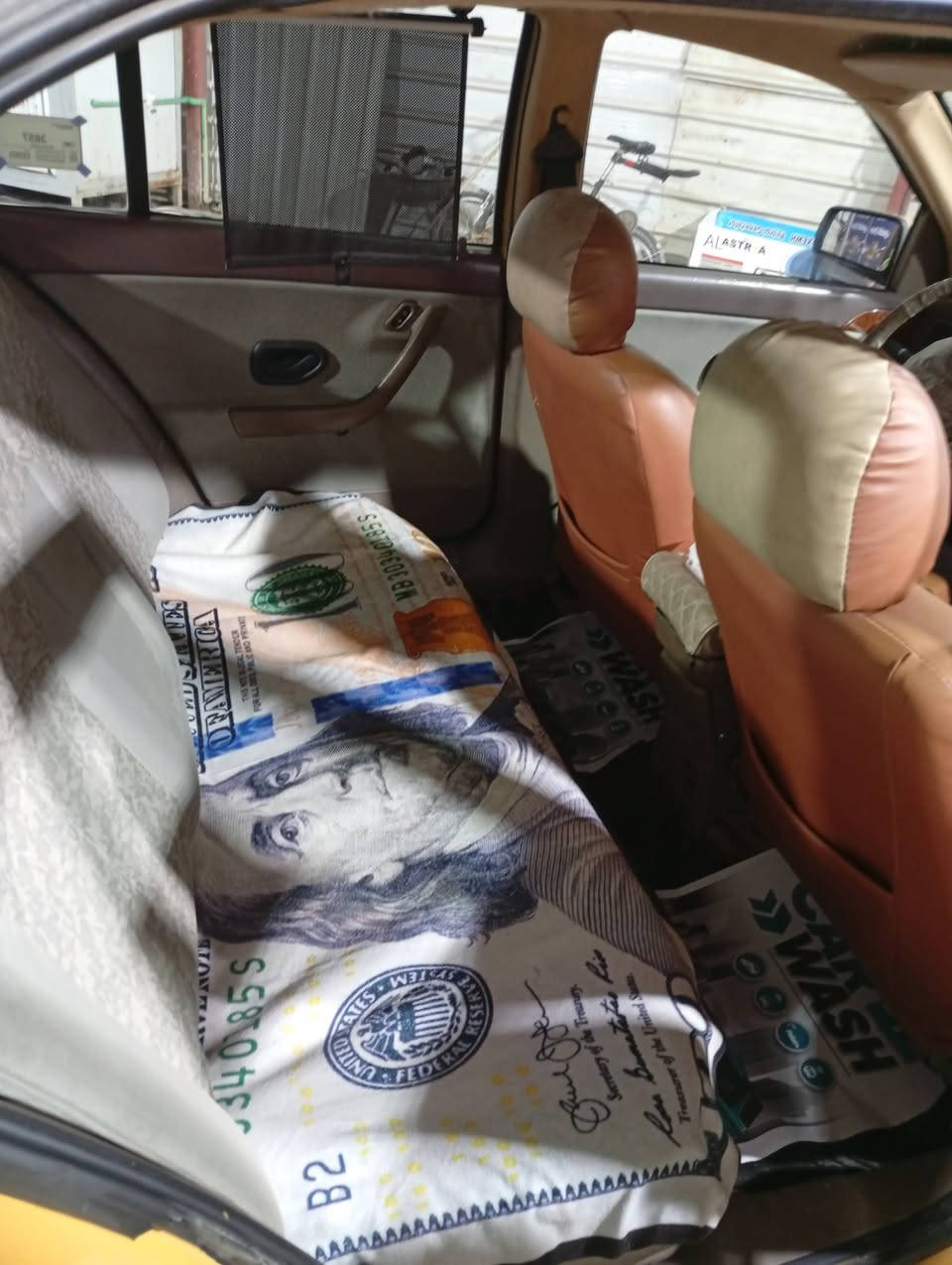 سمند 2011 ناطق
رقم انكليزي 
السياره باسمي تحويل ثاني يوم 
محرك لاتنقيص ولاتبخير مكفول
كير مكفول 
تخم تايرات 
صدر امامي جديد 
دبلات امامي خلفي جديد
تبريد شغال
شاشه مسجل 
باتري جديد 
السعر 39 وبيها مجال 
للاستفسار الاتصال ع الرقم ***********
