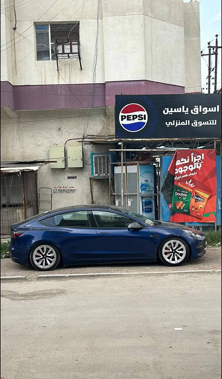 تسلا مودل 3 موديل 2023 فئه standard range plus تمشي شويه اكثر عن الفئه العاديه ماشيه 57 الف كيلو السياره اونلاين مربوطه فون كي التطبيق الاحمر وعليها اشتراك سموان دائمي auto park وقياده الذاتيه ونظام الاستدعاء يعني تكدر من التلفون تقدم السياره وترجعهه السياره حادثهه جاملغ امامي عكس السايق والبنيد وجاملغ خلفي عكس السايق  السعر 160وبيهه مجال


**إذا كنت صاحب هذا الإعلان وتريد حذفه لأي سبب، رجاءا أرسل رسالة إلى الدعم الفني**