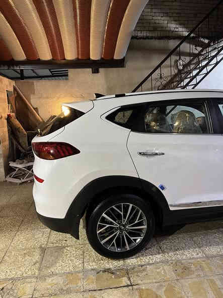 السلام عليكم 
توسان 2019 شركه الكاصد كوري اصلي سياره وضع الشركه 
بعدها مكفوله كفاله من الصبغ والبارد والشخوط ماشيه 33 حقيقي سياره بعدهه زيرو لزكات الشركه ونايلون شركه بعده بيهه بصمه لاخ بعدهه مامفتوحه كتلوكات شركه بعده سبير والعده بعدهه مانزله سياره كلهه وضع شركه مكينه كير صدر كله بعده عل شركه سياره فول الفول اعله فئه بل توسان رقم بغداد الجديد دوالي هزه جديده وسنويه بسمي جديده اتصال *********** مكاني بغداد
