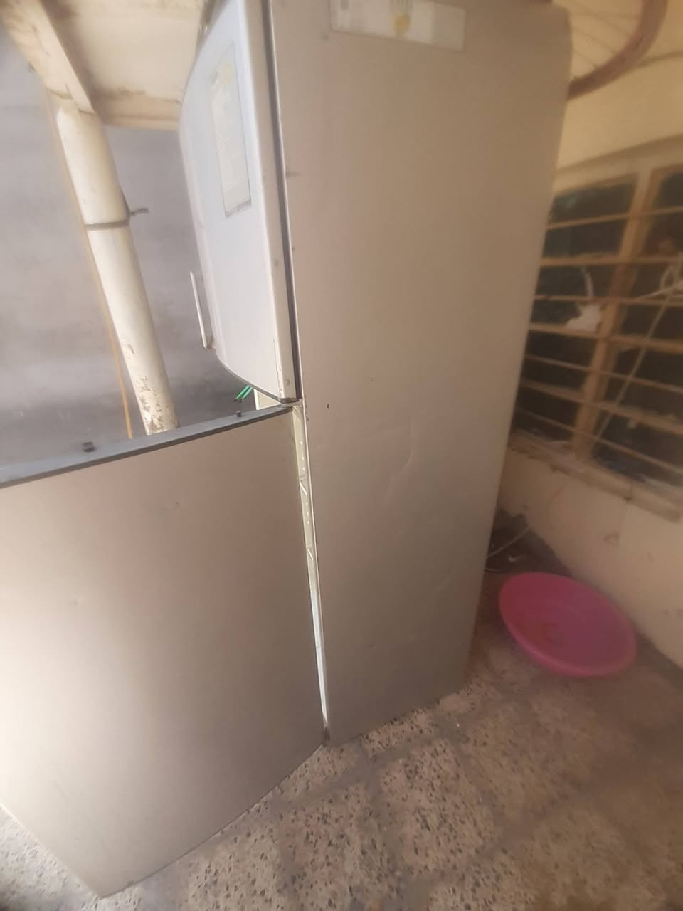 ثلاجه للبيع أريدها اب 100
واي خياس مابيهه واي اشكال مابيهه وعل فحص عنواني بل تحرير بشارع أربعين 
***********
