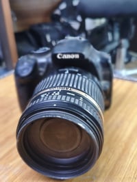 كاميرا كانون d750 للبيع مع ملحقاتها نظيفة  رام وبطارية عدد 2 وشاحنة و ...