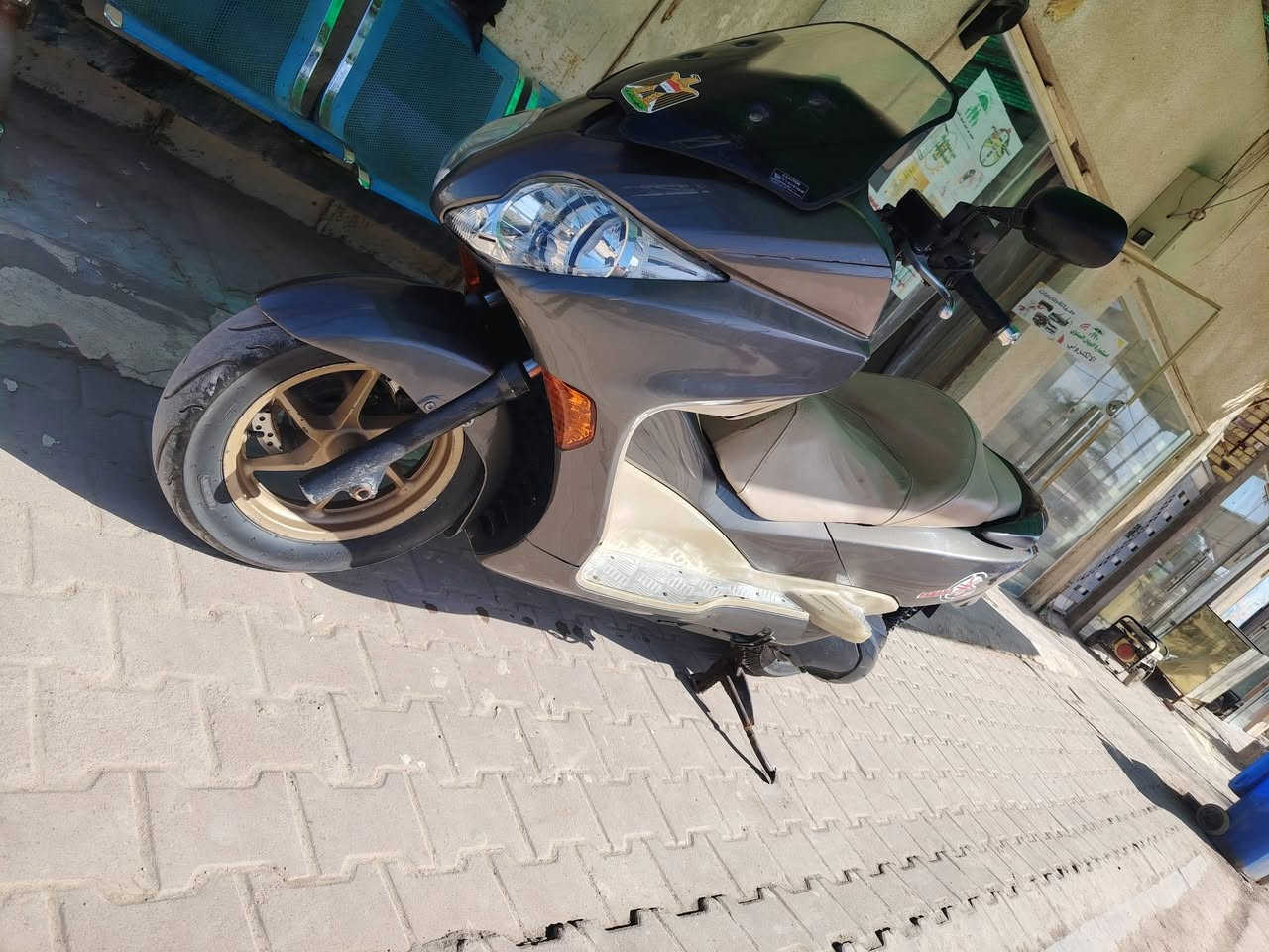 سلام عليكم ( فورزه 0\ 10 )
مواصفات 7 كير 4 تحويلات مسجل بلاد فول الدراجه 

مكينه كلجات مكفولة كفاله عامه + اوراق كامله 

كلوب جنطه+ ستان حساس سعرها 13 وبيها مجال مكاني ديوانيه ***********
