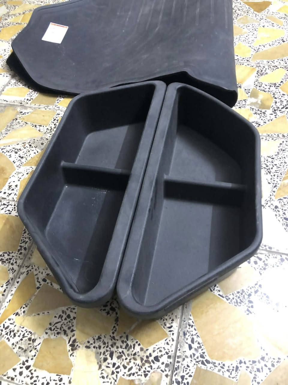 السلام عليكم
غراض النترا مديل ٢٤ 
ويرهمن ع ٢١ ٢٢ ٢٣ للبيع 

مكاني بغداد
 هـ  ***********
سعرهن ٨٠ الف 

 🛑- فرشه صندوك اصليه مخمل والضهر جلد  

🛑- حافظات ثنين  بلاديات خوات يصيرن بالصندوك وحده بجهت اليمين وثانيه بجهة يسار يتخلى بيهن غراص وبيهن طباقات يلزكنن بالبطانه
