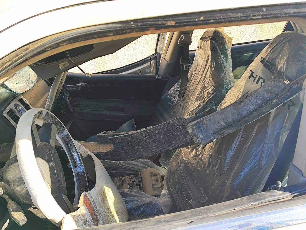 سيارة اوباما متجاية على صفحة العبري متؤمه رقم شمالي وسنوية مطابقة للشاصي گير ومكينه جيد جداً دواخلها جيد جدا ثلاثة ابواب....الاضرار بنيد وقمارة وباب وجاملغ....مستعجل على للبيع قفل قفل مليونين....الشراي يتصل على الرقم واتساب ***********
