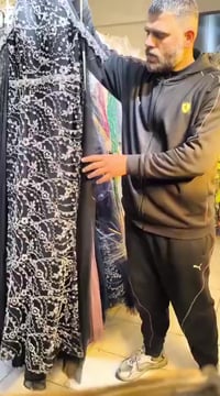 شروة فساتين سهرة • ٢٠٠ قطعة