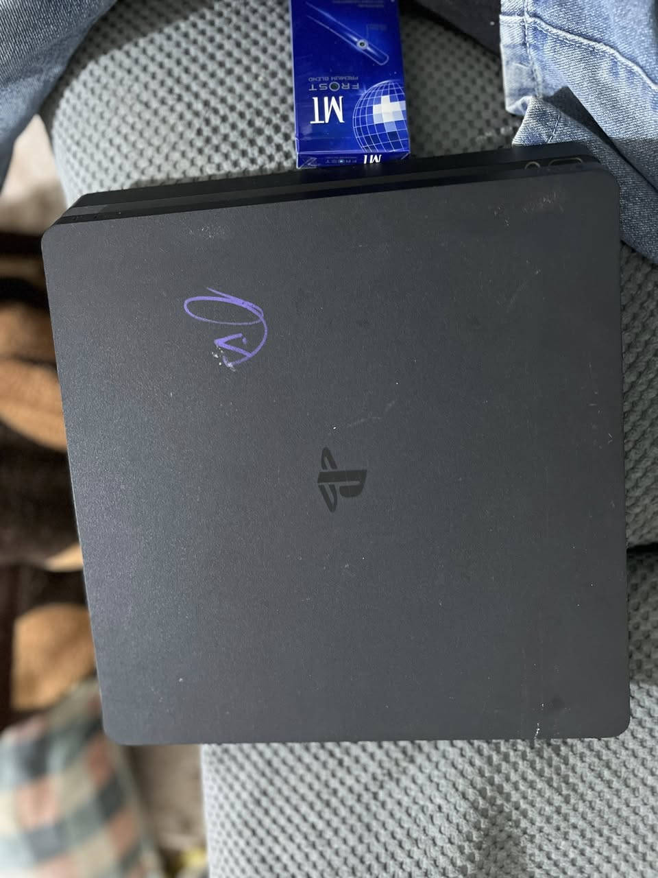 السلام عليكم باي ٤مهكر نضيف جدا بعده بضمانه كامل ملحقات ثلاث يدات نضيفات مع يو بي اس جديد شخط مابيه بي فقط لعبه وحده ردد ردمشن وهيه لعبته بالفين ذاكره ٥٠٠سعر ٢٥٠قفل مكاني نجف رقم***********
